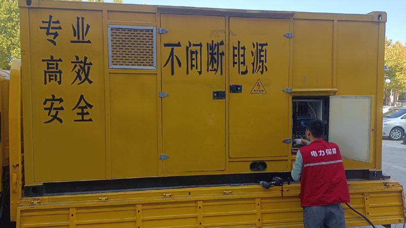 尼木柴油发电机组和UPS电源配合使用时，如何避免切换过程中的电力中断？