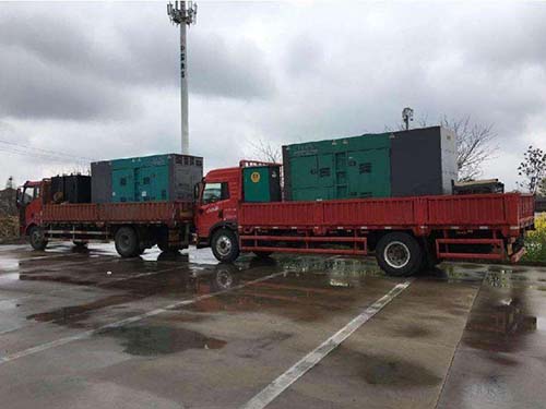 尼木涂抹密封胶后，需要等待多长时间才能安装水冷式机油散热器密封件？